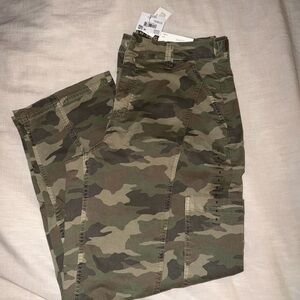 Women’s American Eagle Camouflage Cargo Pants